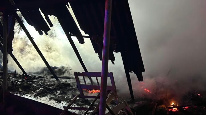 Incêndio destrói casa e mata cadeirante em SC