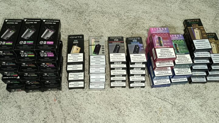 Mulher é flagrada com contrabando de cigarros eletrônicos em rodoviária de Dionísio Cerqueira