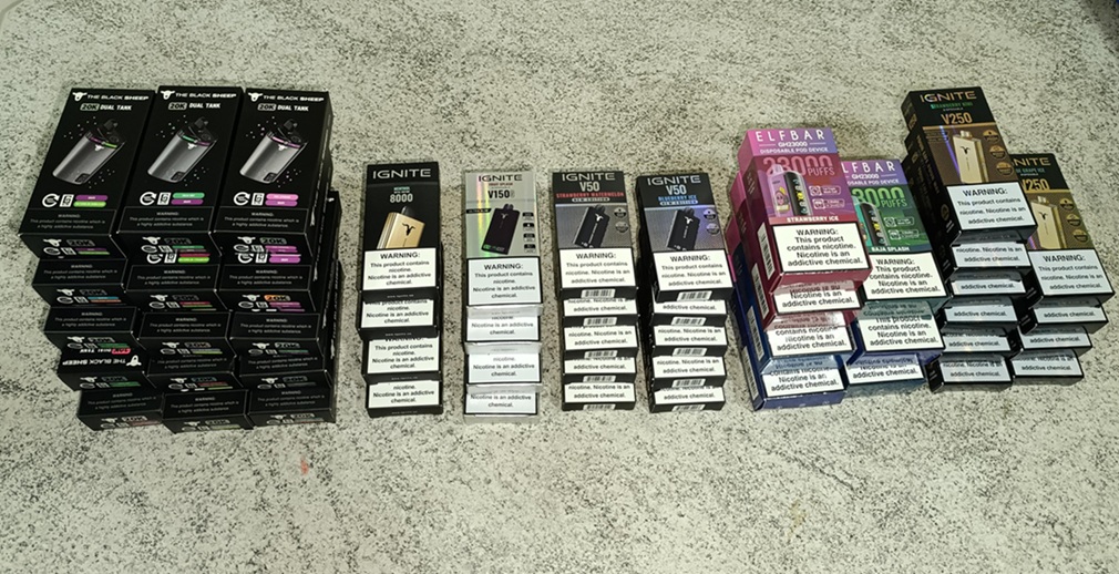 Mulher é flagrada com contrabando de cigarros eletrônicos em rodoviária de Dionísio Cerqueira Mulher é flagrada com contrabando de cigarros eletrônicos em rodoviária de Dionísio Cerqueira