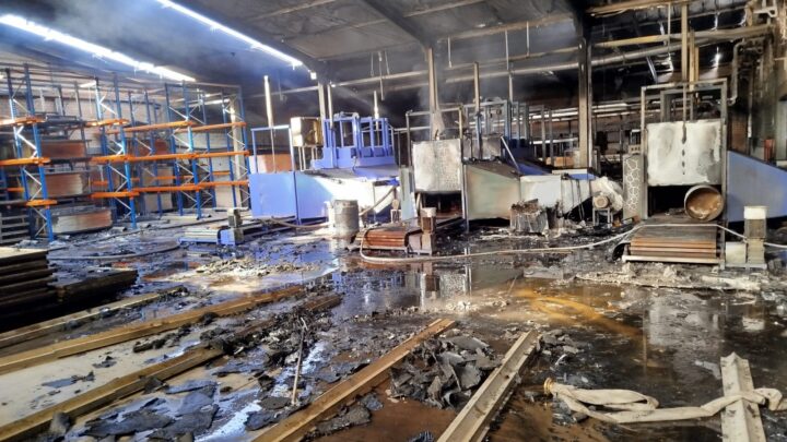 Incêndio de grandes proporções atinge empresa em Flor do Sertão e deixa uma vítima fatal