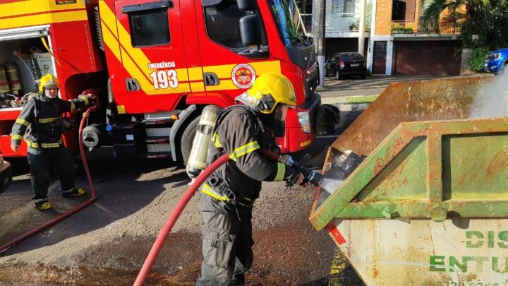 Bombeiros controlam incêndio em lixeira no centro de Chapecó