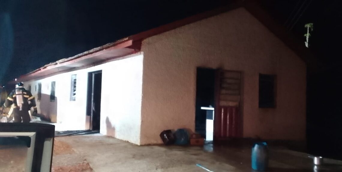 Princípio de incêndio atinge boate em São Miguel do Oeste após ação criminosa; ninguém ficou ferido Princípio de incêndio atinge boate em São Miguel do Oeste após ação criminosa; ninguém ficou ferido