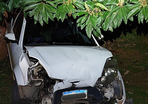 Colisão entre carro e caminhão mobiliza equipes de resgate em Chapecó