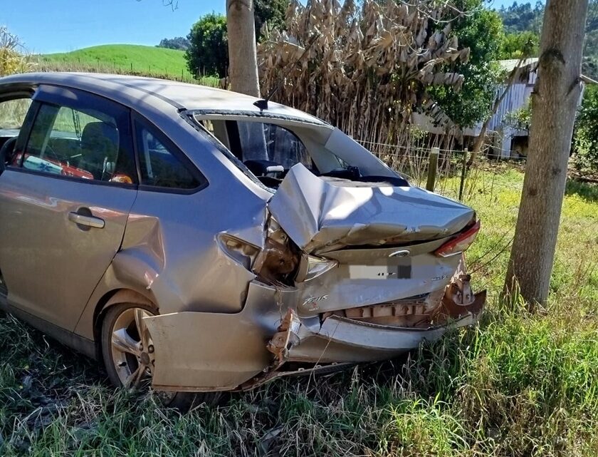 Colisão entre carros na BR-282 deixa jovem ferida em Maravilha