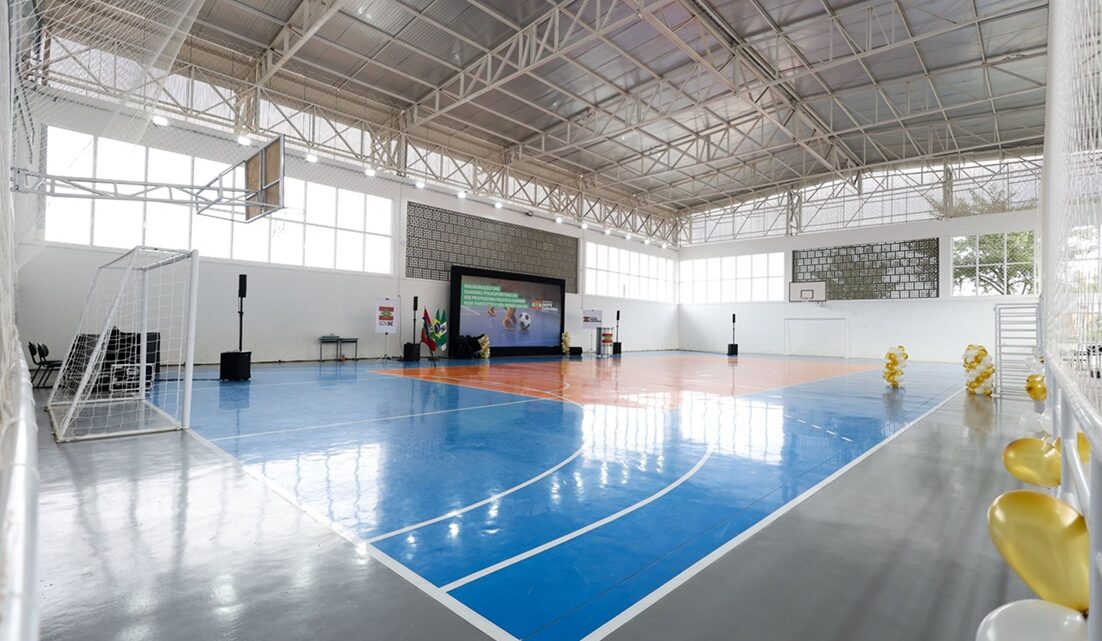 Jorginho Mello inaugura duas novas quadras poliesportivas em escolas estaduais de Chapecó Jorginho Mello inaugura duas novas quadras poliesportivas em escolas estaduais de Chapecó
