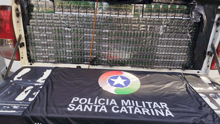 Mais de 27 mil maços de cigarros contrabandeados são apreendidos em Palmitos Mais de 27 mil maços de cigarros contrabandeados são apreendidos em Palmitos