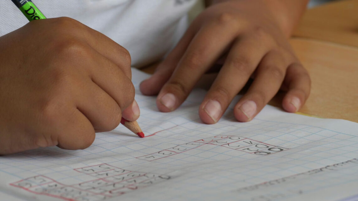 Prefeitura de Chapecó tem 15 dias para matricular criança venezuelana; entenda