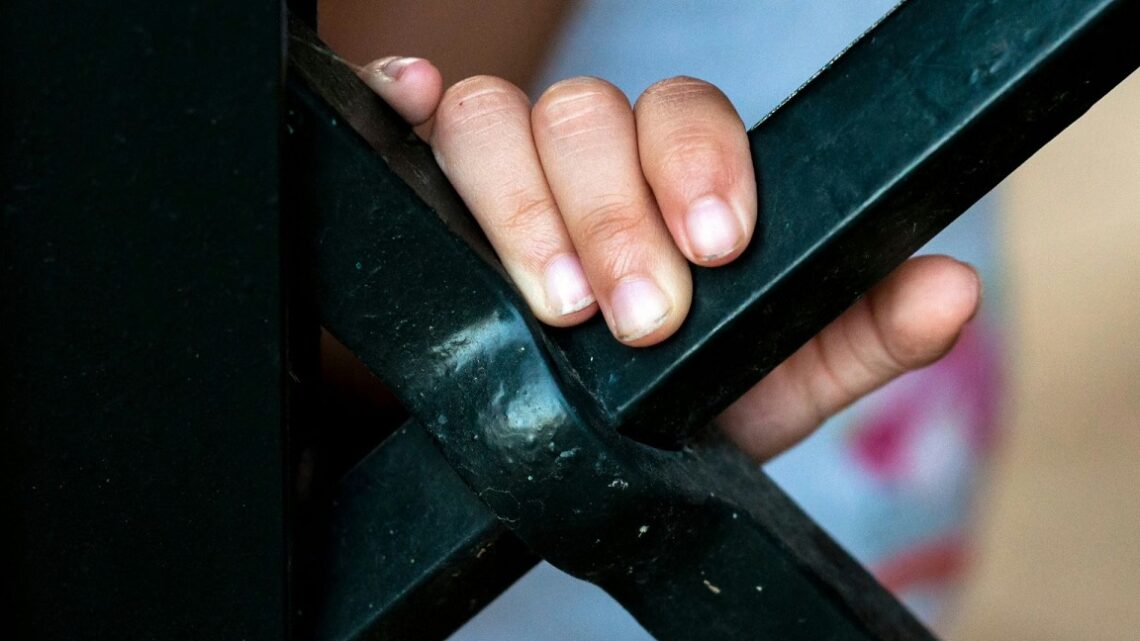 Gritos de socorro revelam jovem presa por ex em SC; suspeito foi preso Gritos de socorro revelam jovem presa por ex em SC; suspeito foi preso