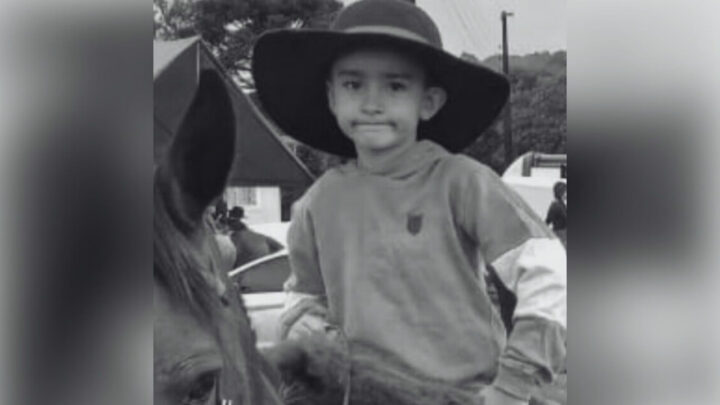 Menino de 6 anos morre em acidente com trator no norte de SC