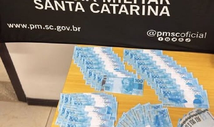 Jovem é preso com R$ 5 mil em notas falsas em Caçador