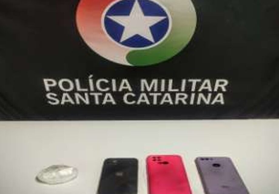 Menina de 17 anos é flagrada com cocaína escondida na genitália em Xanxerê Menina de 17 anos é flagrada com cocaína escondida na genitália em Xanxerê