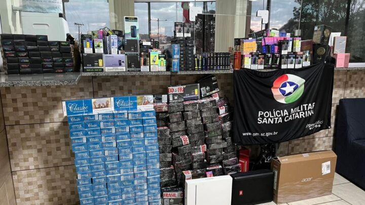 Polícia apreende diversos produtos de descaminho em abordagem a ônibus em Bom Jesus
