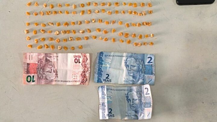 Adolescente é apreendido com mais de 100 pedras de crack em Balneário Arroio do Silva