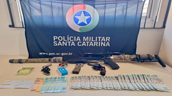 Polícia Militar realiza apreensão de armas de fogo e munições Polícia Militar realiza apreensão de armas de fogo e munições