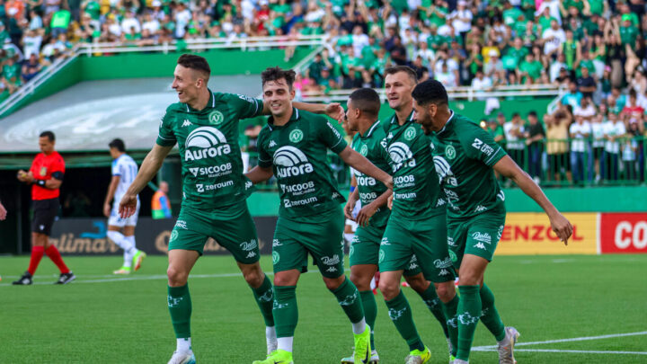 Com recorde de público no ano, Chape vence o Paysandu na Arena Condá