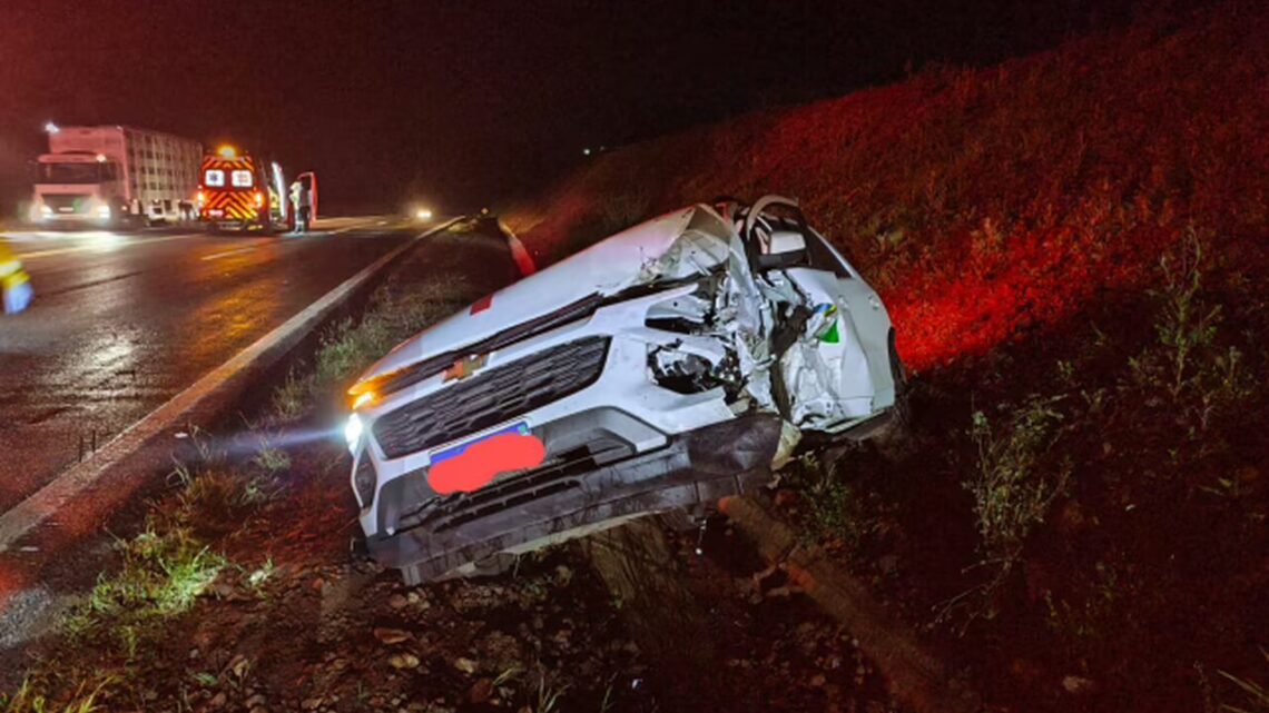 Colisão na BR-282 deixa mãe e filha feridas; condutor de um dos veículos fugiu Colisão na BR-282 deixa mãe e filha feridas; condutor de um dos veículos fugiu