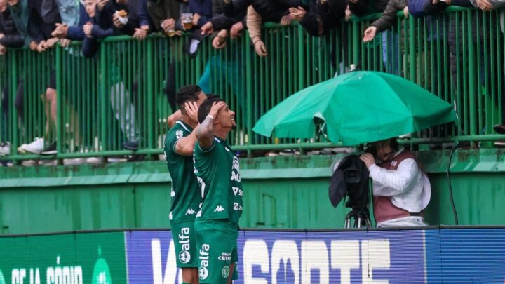 Chapecoense abre três, leva susto do CRB, mas vence na Arena Condá