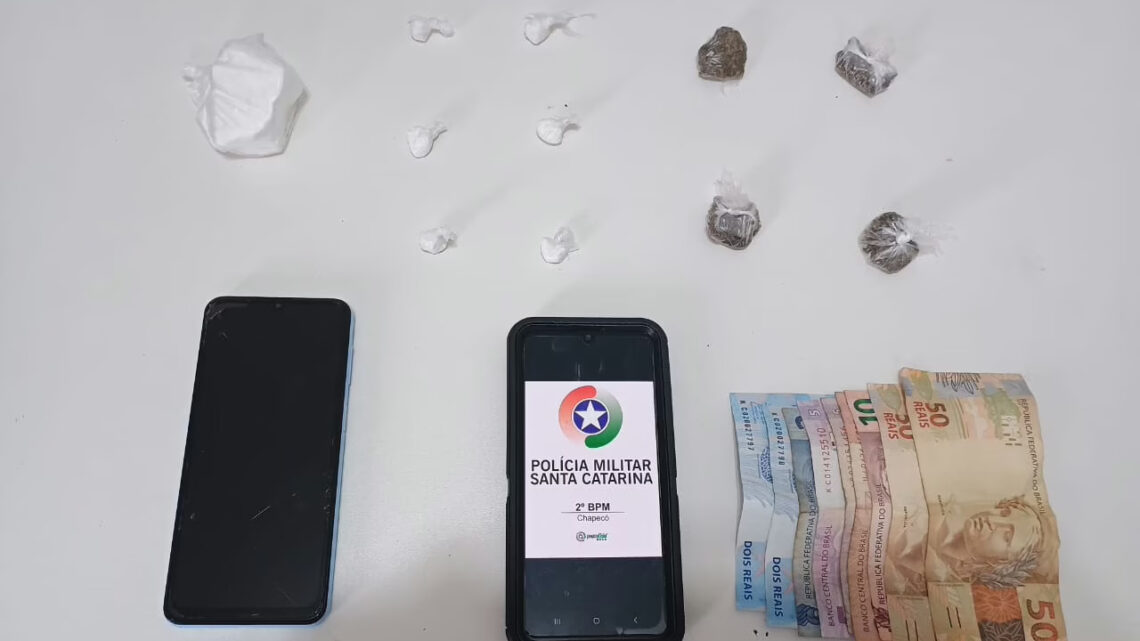Adolescente é apreendida com drogas escondidas em caixa de cigarro em Chapecó