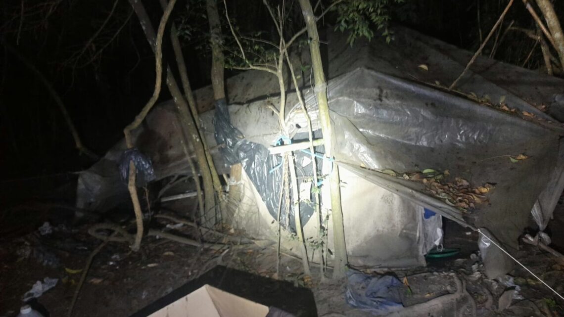 Homem é encontrado morto com rosto desfigurado e sem um olho em SC