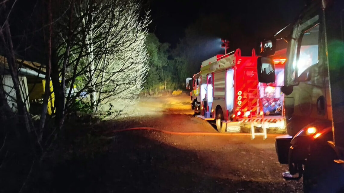 Incêndio destrói aviário durante a madrugada em SC Incêndio destrói aviário durante a madrugada em SC