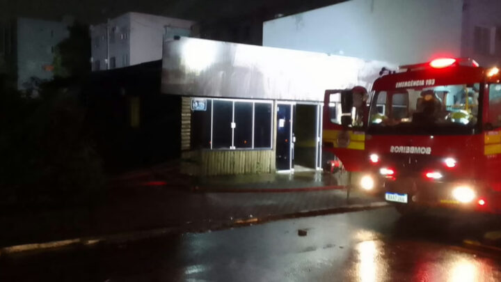 Incêndio quase vira tragédia em estabelecimento comercial no Oeste de SC