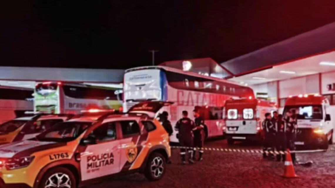 Jovem morre após passar mal em viagem e é encontrada com 26 iPhones colados ao corpo