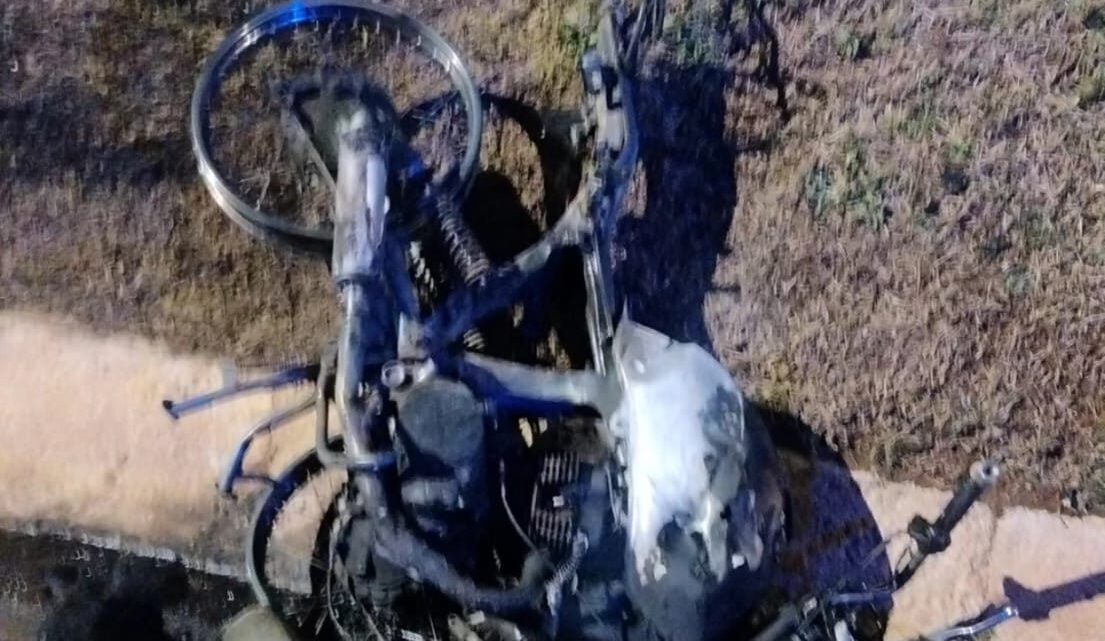 Motocicleta pega fogo após colisão e condutor fica inconsciente em Chapecó