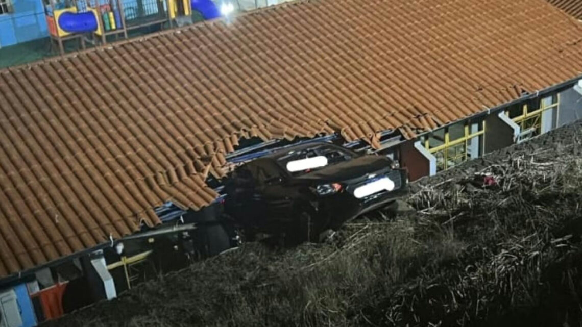 Idosa de 73 anos é salva pelos bombeiros após carro sair da pista