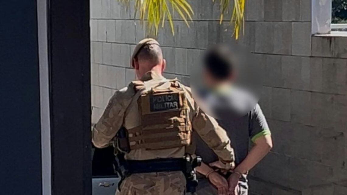 Homem agride mulher e é detido com armas de grosso calibre no Oeste de SC