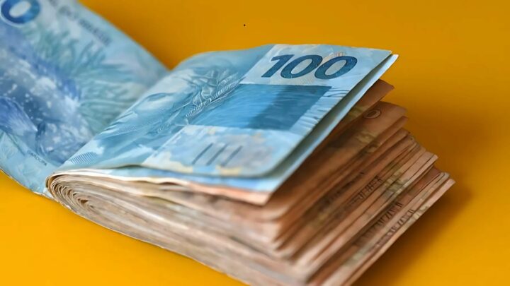 Governo prevê salário mínimo de R$ 1.631 em 2026