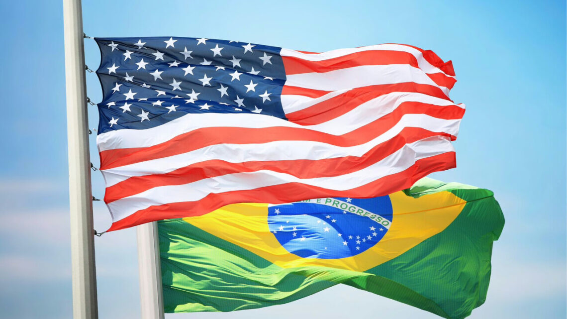 Conselheiro de Trump acusa STF e exige liberdade de Bolsonaro Conselheiro de Trump acusa STF e exige liberdade de Bolsonaro