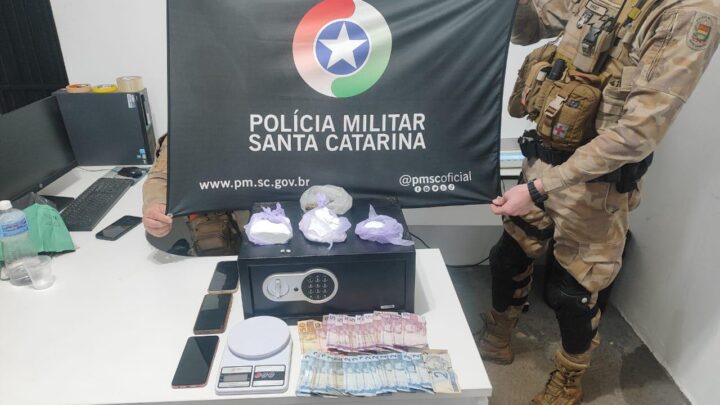 Polícia Militar apreende drogas e prende mãe e filho por tráfico em Chapecó