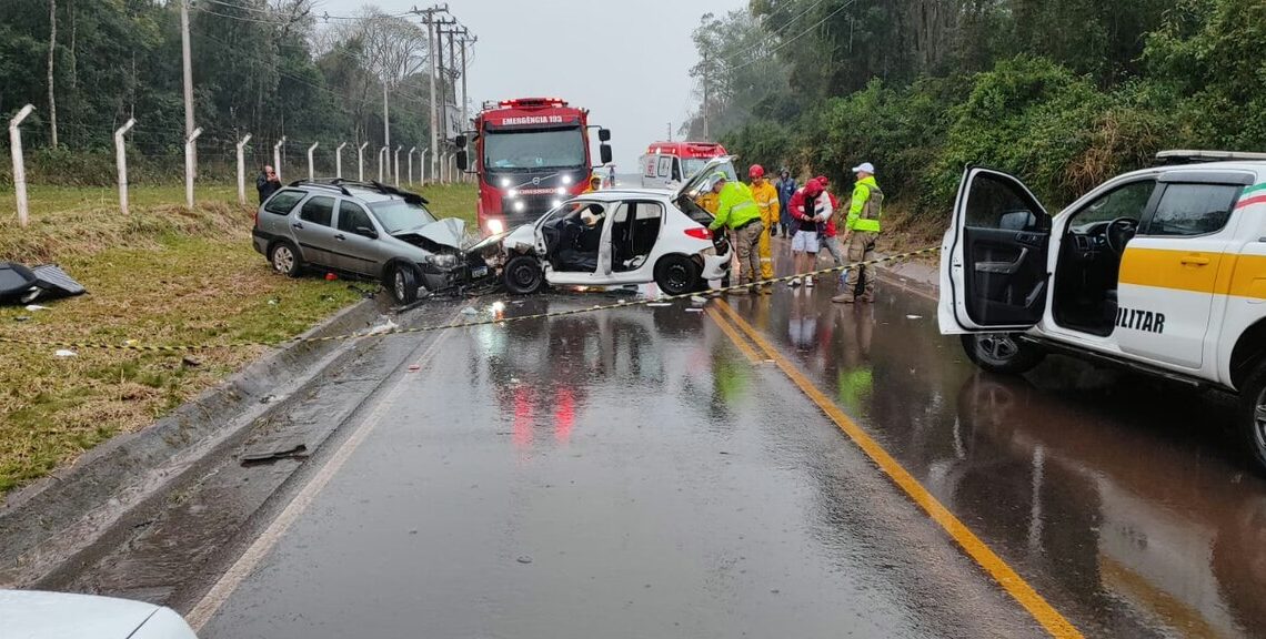 Colisão frontal deixa 10 feridos na SC-484 em Guatambu