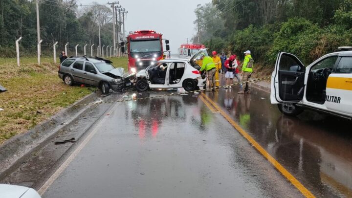 Colisão frontal deixa 10 feridos na SC-484 em Guatambu