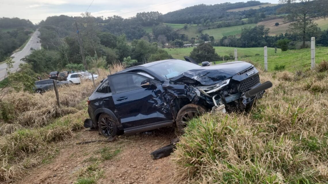 Quatro pessoas ficam feridas em colisão na BR-163 em Guaraciaba