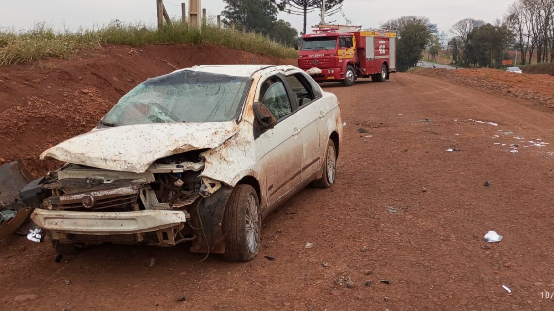 Acidente de trânsito com capotamento é registrado na BR-282 em Pinhalzinho