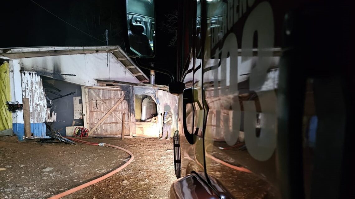 Incêndio atinge aviário no interior de Itapiranga durante a madrugada
