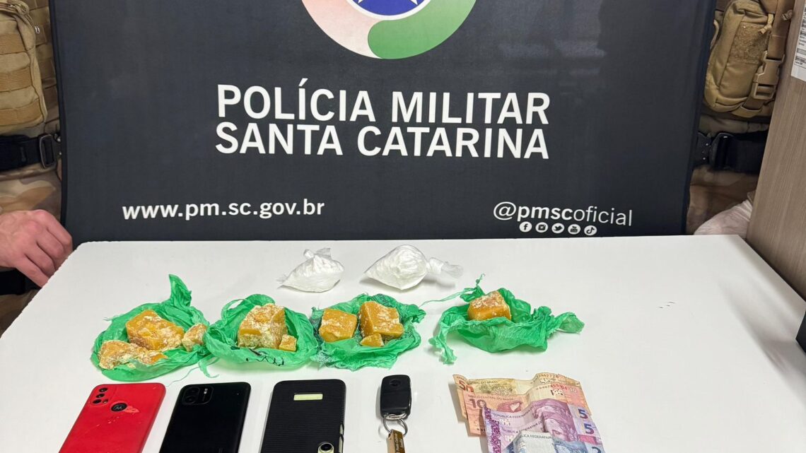 Duas adolescentes e três homens são detidos por tráfico de drogas em Xanxerê Duas adolescentes e três homens são detidos por tráfico de drogas em Xanxerê