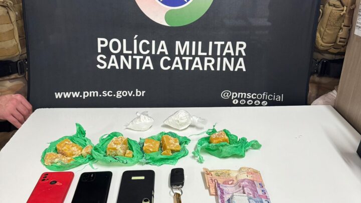 Duas adolescentes e três homens são detidos por tráfico de drogas em Xanxerê