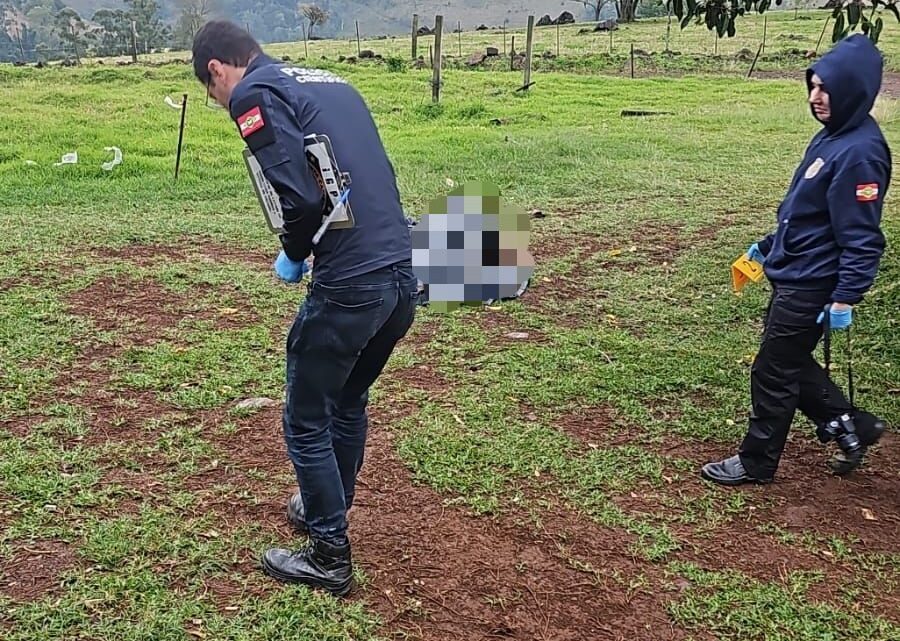 Homem é morto a tiros após agredir ex-companheira em casa noturna no Oeste Homem é morto a tiros após agredir ex-companheira em casa noturna no Oeste