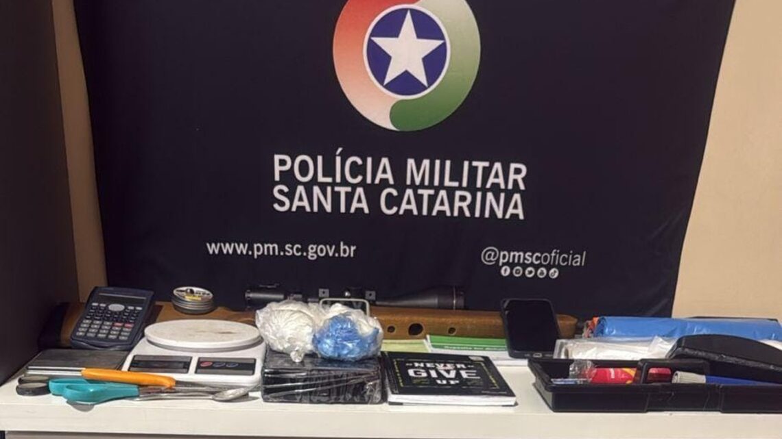 Homem é preso com mais de 1 kg de cocaína em Irani Homem é preso com mais de 1 kg de cocaína em Irani