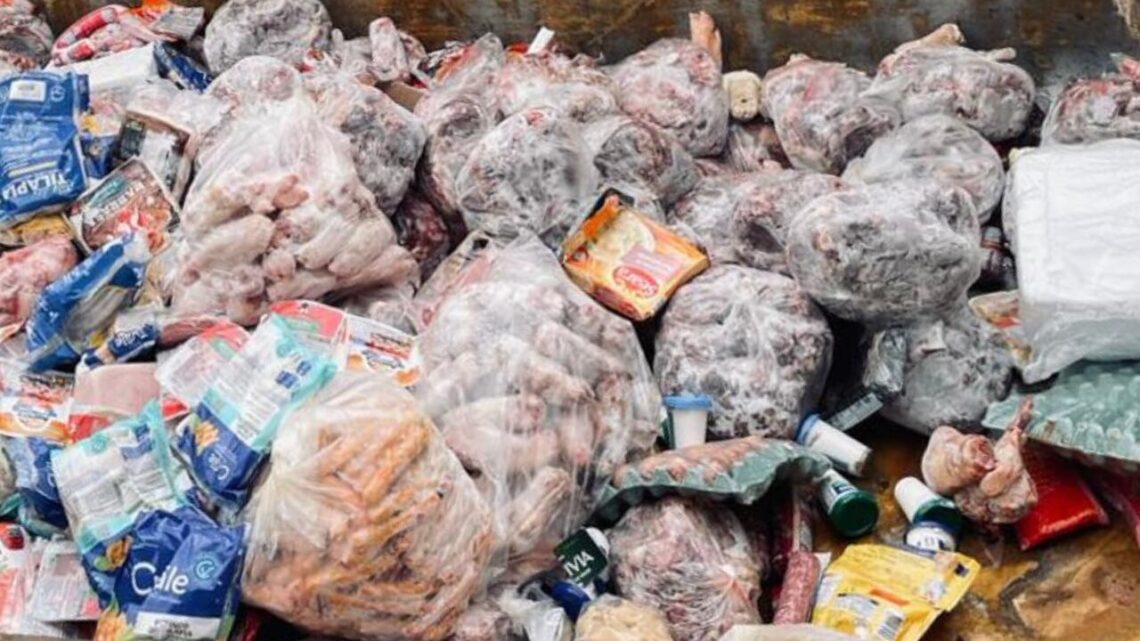 Mais de 2 toneladas de alimentos impróprios para consumo são apreendidas em SC Mais de 2 toneladas de alimentos impróprios para consumo são apreendidas em SC