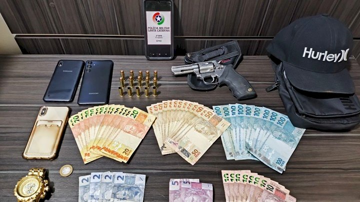 Foragido da Justiça é preso após disparos de arma de fogo em via pública em Pinhalzinho