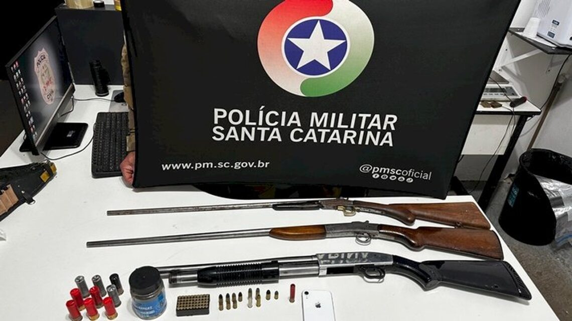 Ações da PMSC resultam em prisões e apreensões de armas de fogo em Chapecó Ações da PMSC resultam em prisões e apreensões de armas de fogo em Chapecó