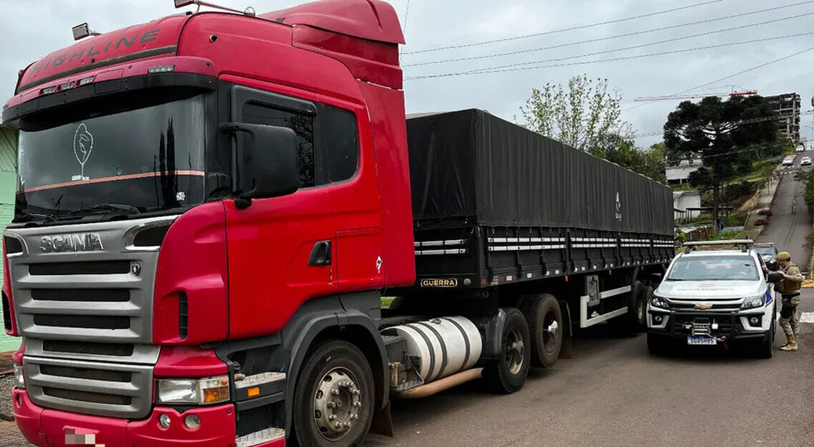 Borracheiro morre atropelado por carreta em São Miguel do Oeste Borracheiro morre atropelado por carreta em São Miguel do Oeste