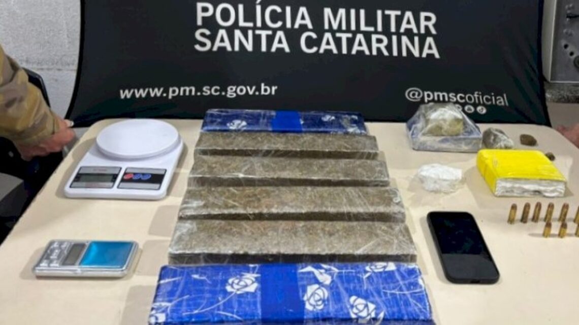 Após pedido de ajuda, Polícia Militar apreende maconha e munições em Tijucas Após pedido de ajuda, Polícia Militar apreende maconha e munições em Tijucas