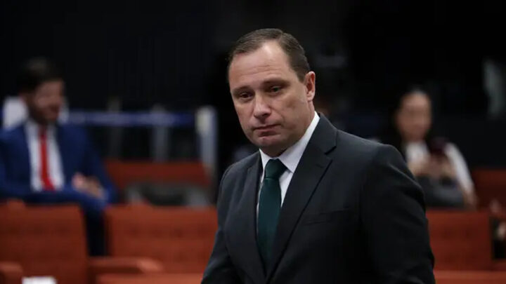 Condenado pelo STF, delator Mauro Cid planeja mudança para os EUA