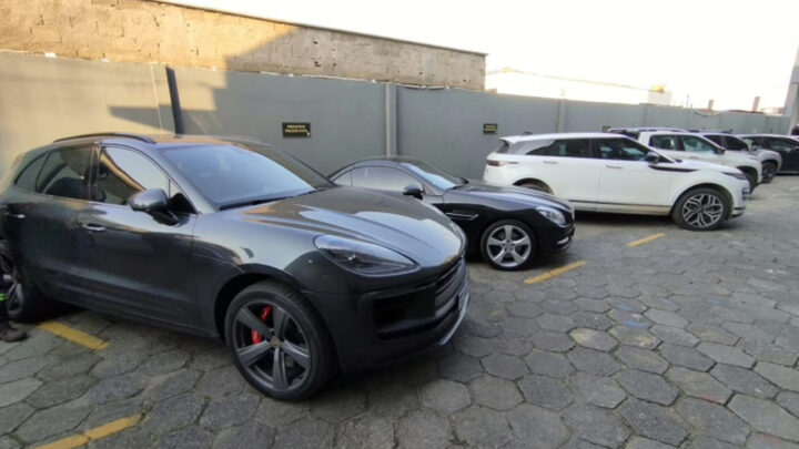 Trio é condenado por golpes milionários com carros de luxo em SC