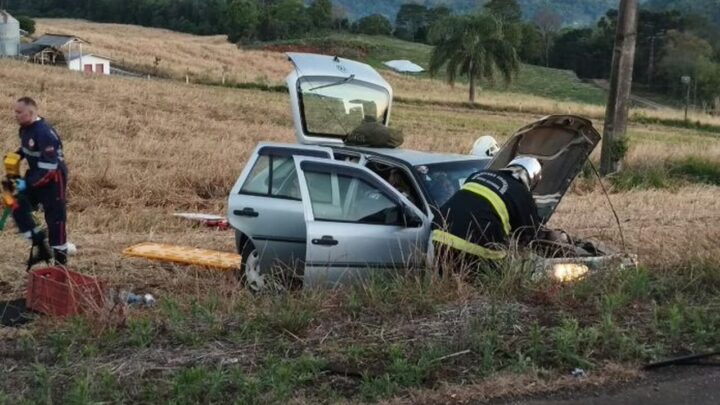 Grave acidente entre carros deixa cinco feridos na SC-355