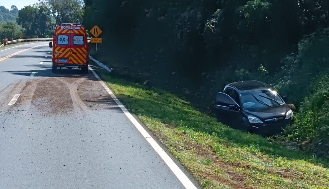 Acidente deixa duas pessoas feridas em saída de pista na BR-158 em Cunha Porã Acidente deixa duas pessoas feridas em saída de pista na BR-158 em Cunha Porã